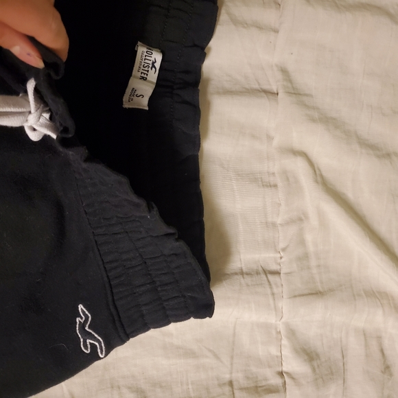 Hollister Joggers - Picture 1 of 2